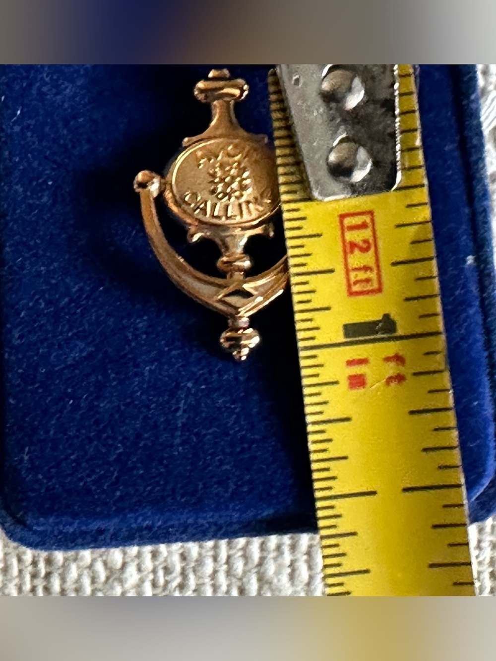 vintage gold-tone Avon Calling door knocker lapel pin, likely awarded to sales r - Picture 10 of 12